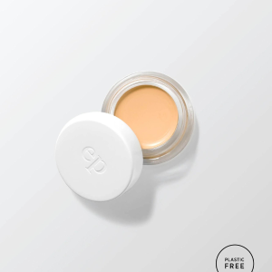 Get cake-free coverage with this foundation and concealer in one, offering medium to full coverage. 